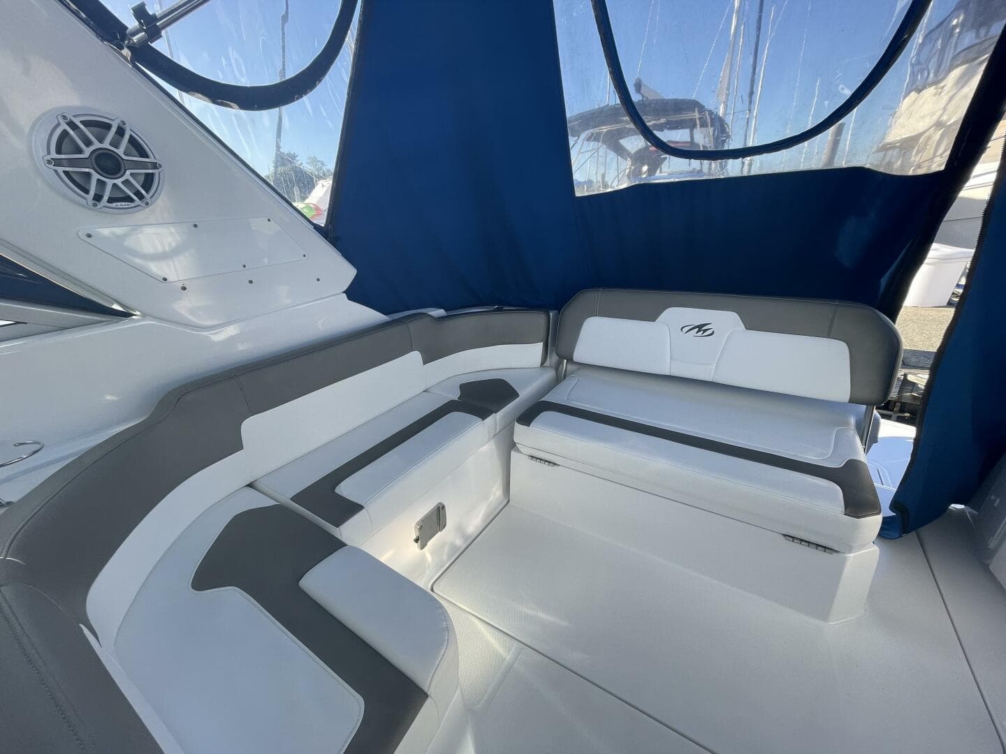 2019 Monterey 295 Sport Yacht — photo 8