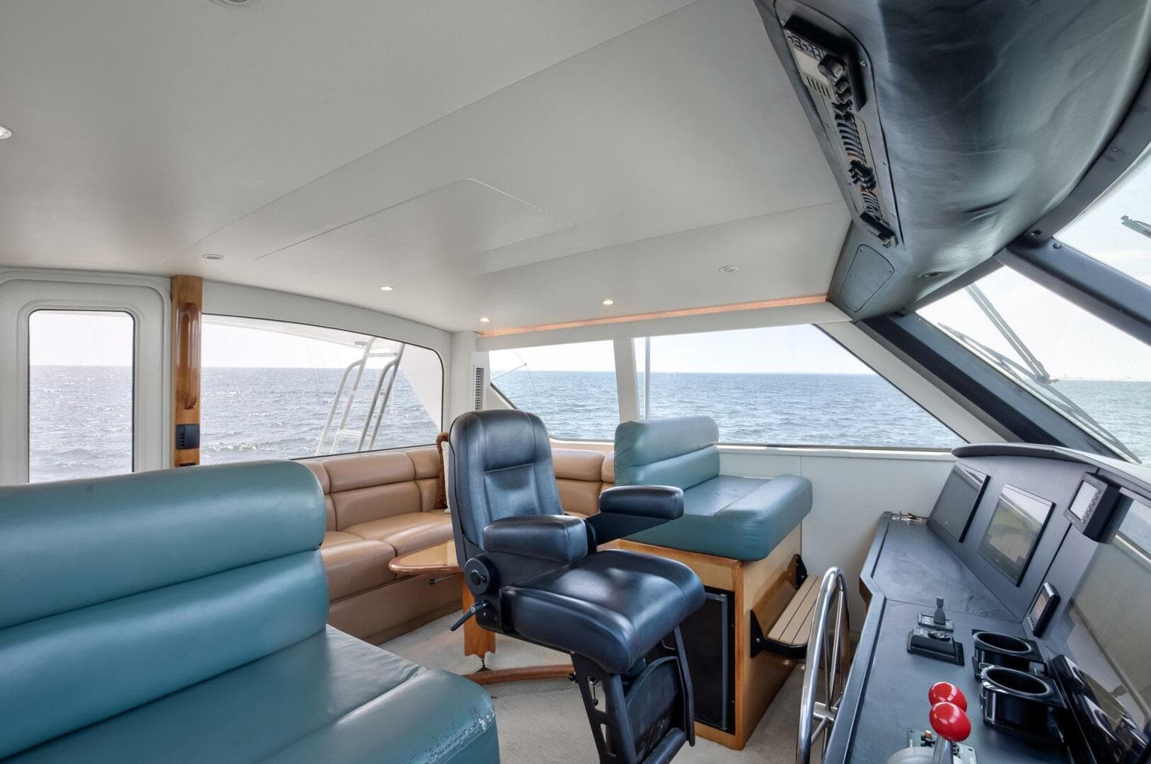 2002 Viking 61 — photo 26