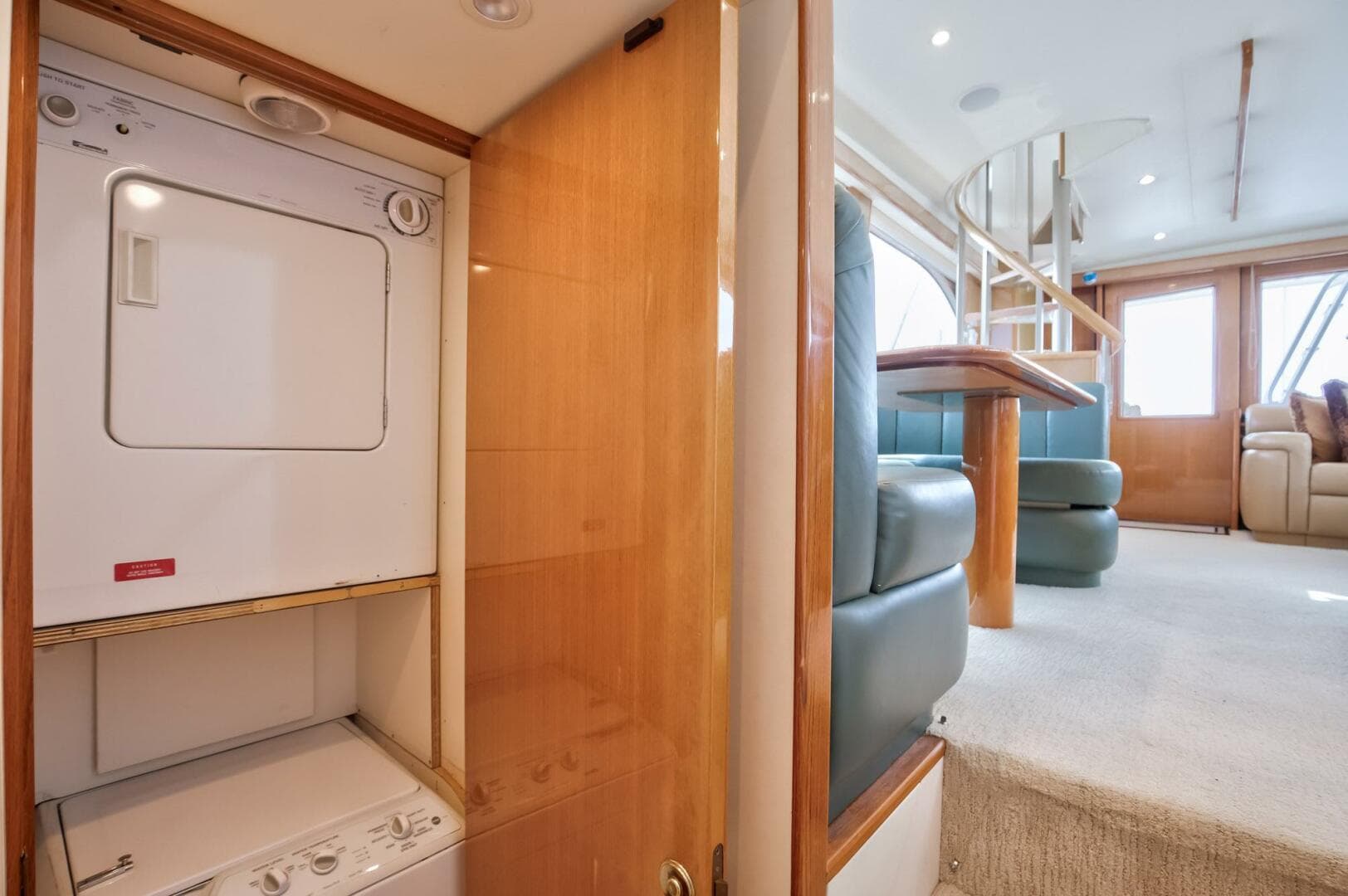 2002 Viking 61 — photo 11