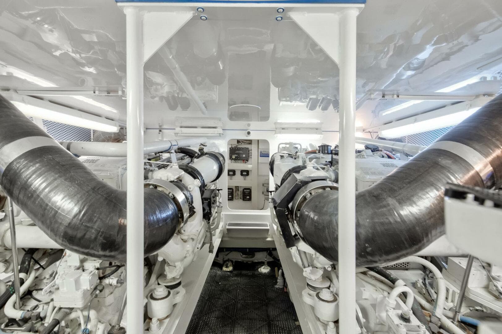 2002 Viking 61 — photo 44