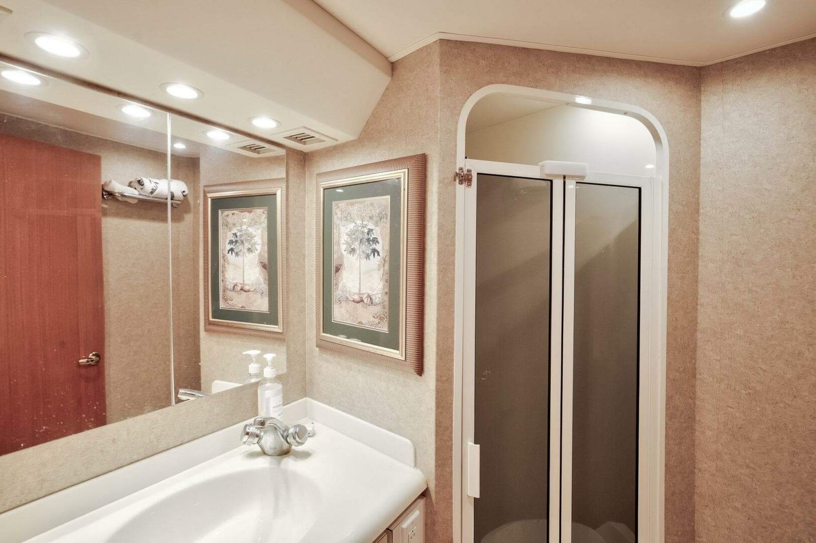 2002 Viking 61 — photo 16