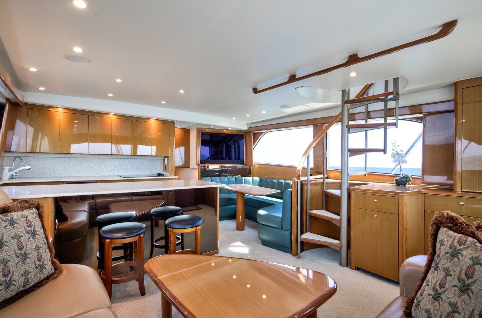 2002 Viking 61 — photo 4