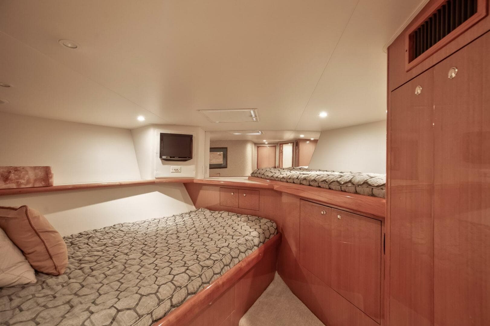 2002 Viking 61 — photo 15