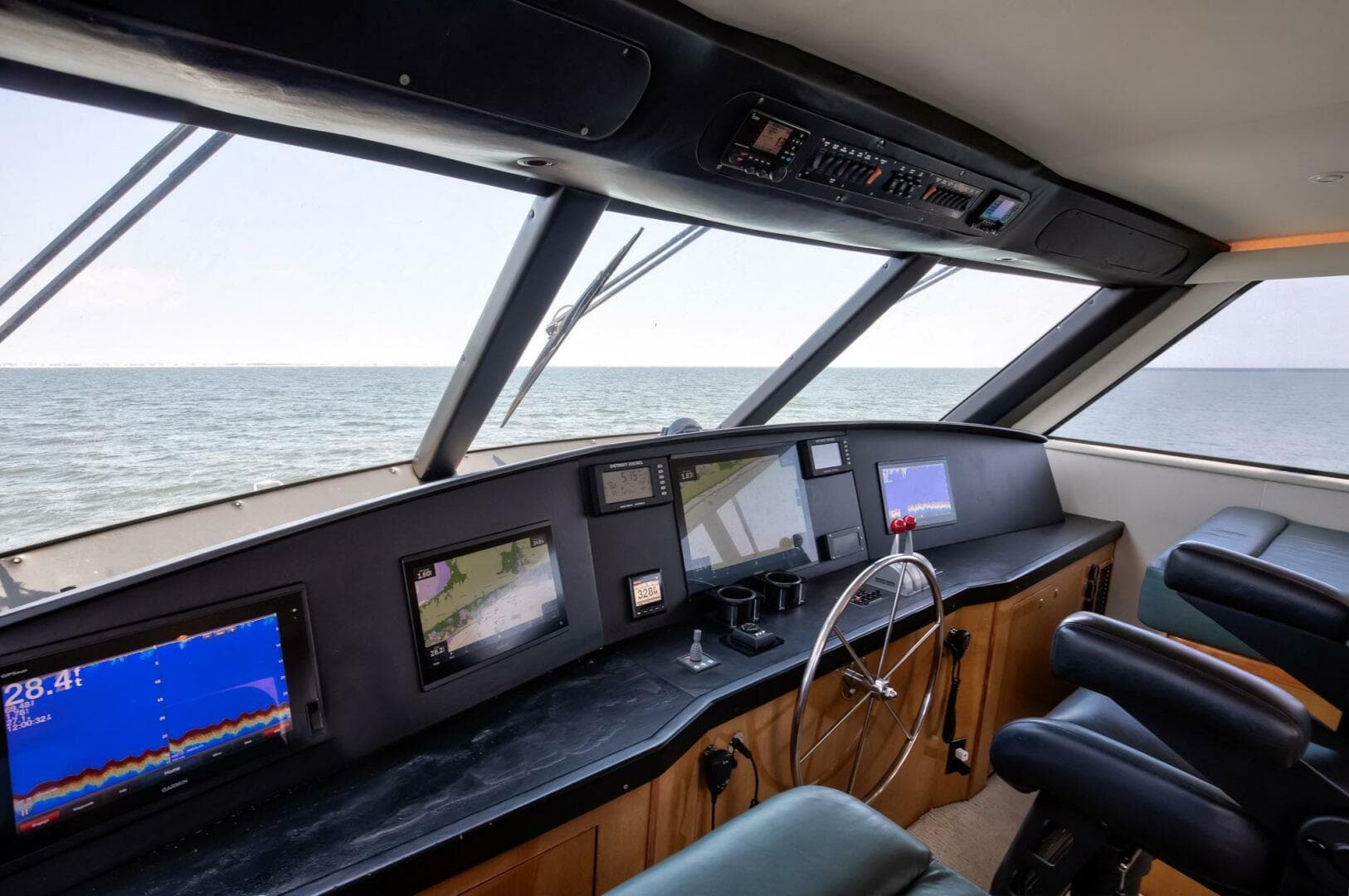 2002 Viking 61 — photo 25