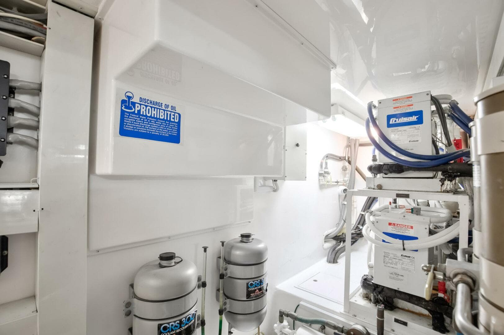 2002 Viking 61 — photo 48