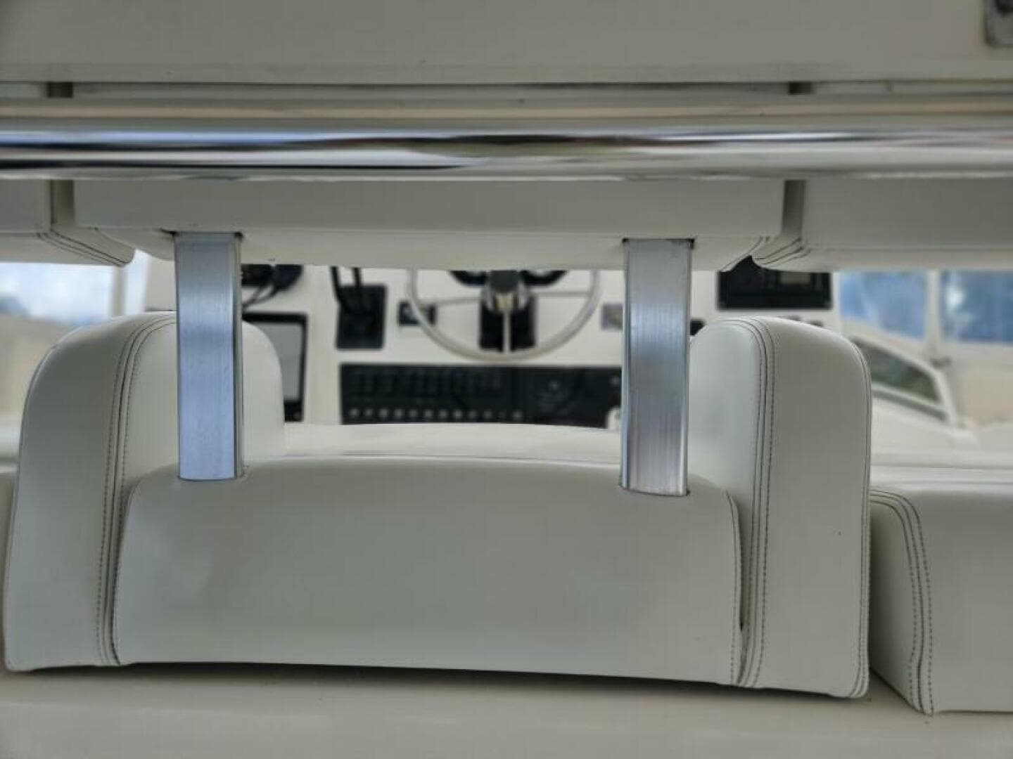 1997 Silverton 392 — photo 25