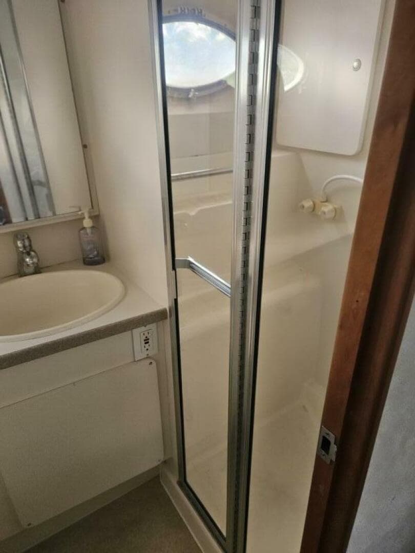 1997 Silverton 392 — photo 31