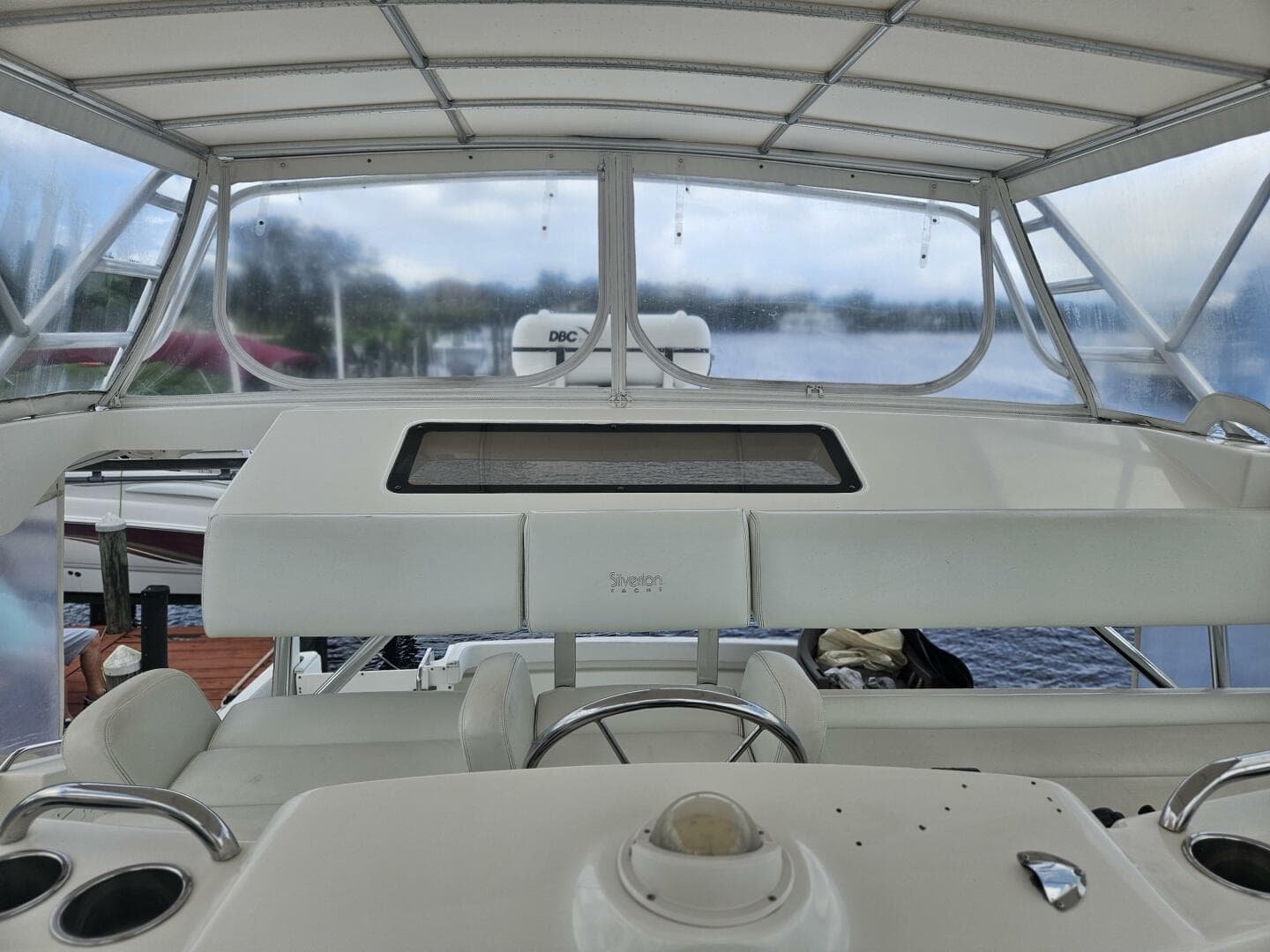 1997 Silverton 392 — photo 59