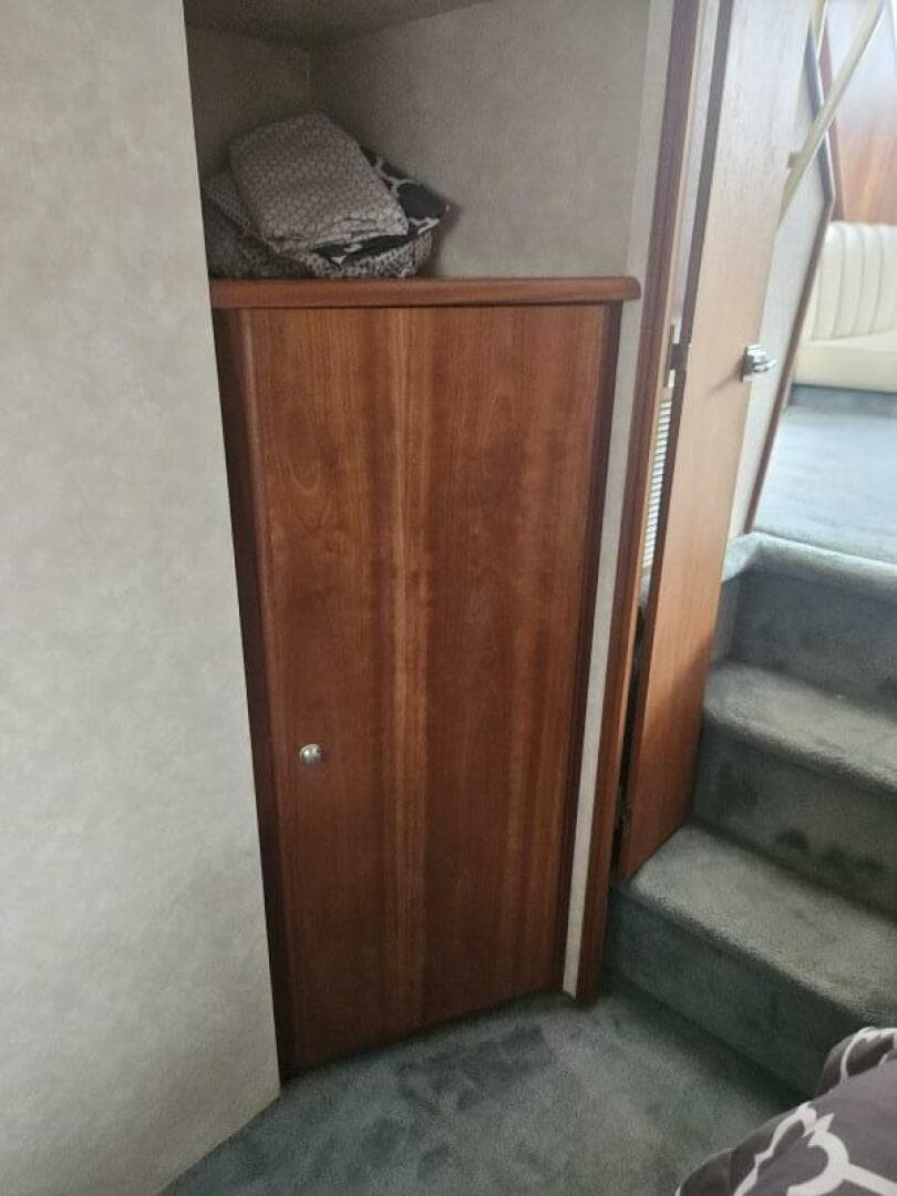 1997 Silverton 392 — photo 27