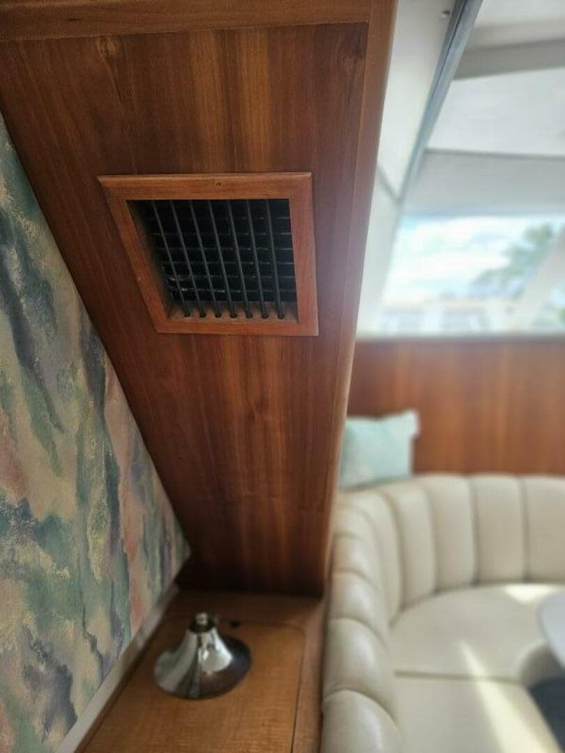 1997 Silverton 392 — photo 26