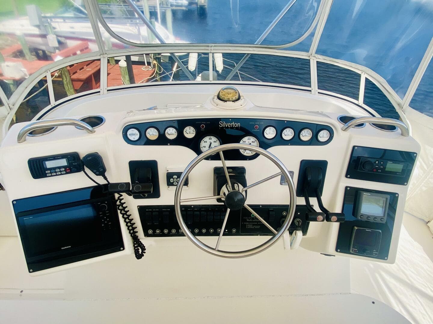 1997 Silverton 392 — photo 10