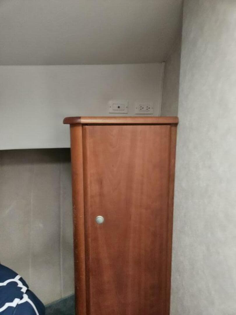 1997 Silverton 392 — photo 34