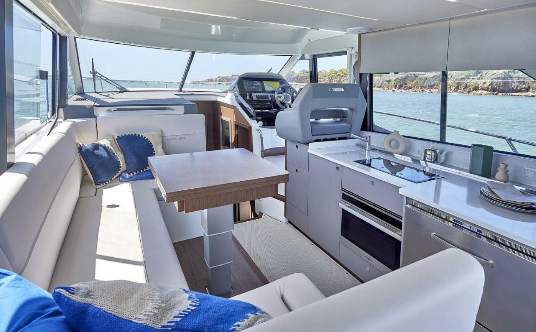 2026 Beneteau Antares 12 — photo 9