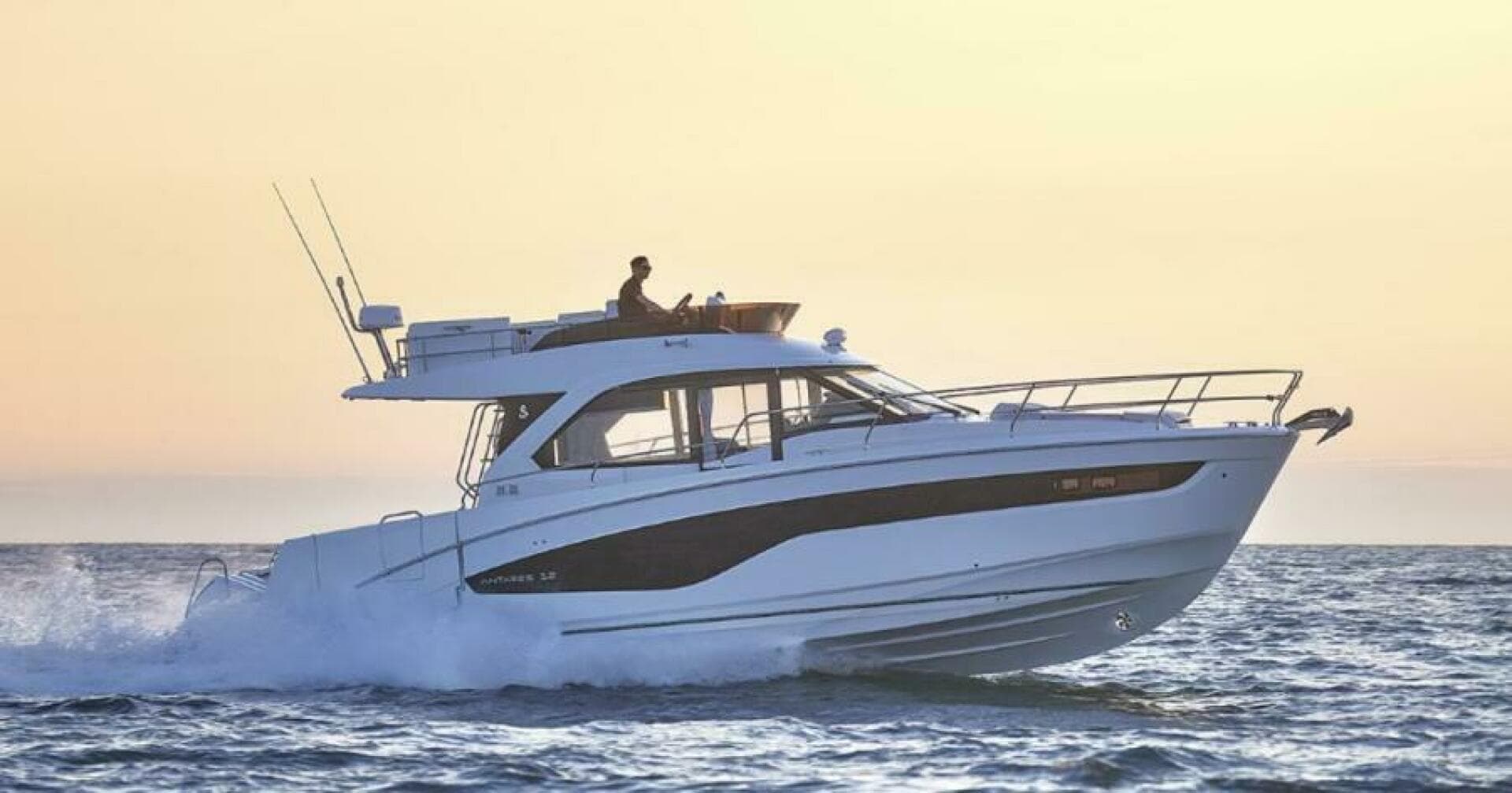 2026 Beneteau Antares 12 — photo 2