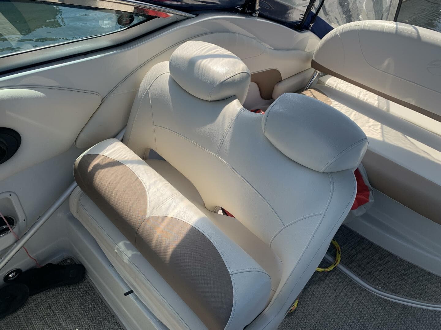 2018 Crownline 264 Cr — photo 12
