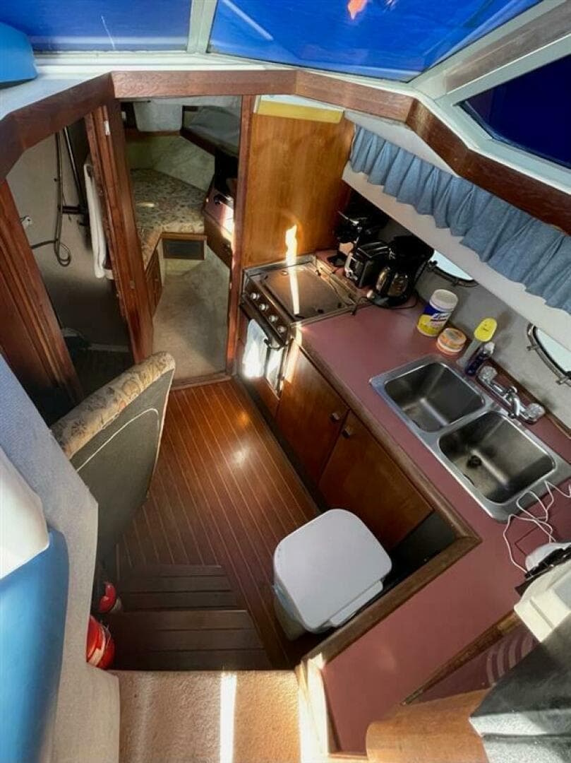 1987 Bayliner 3460 — photo 6