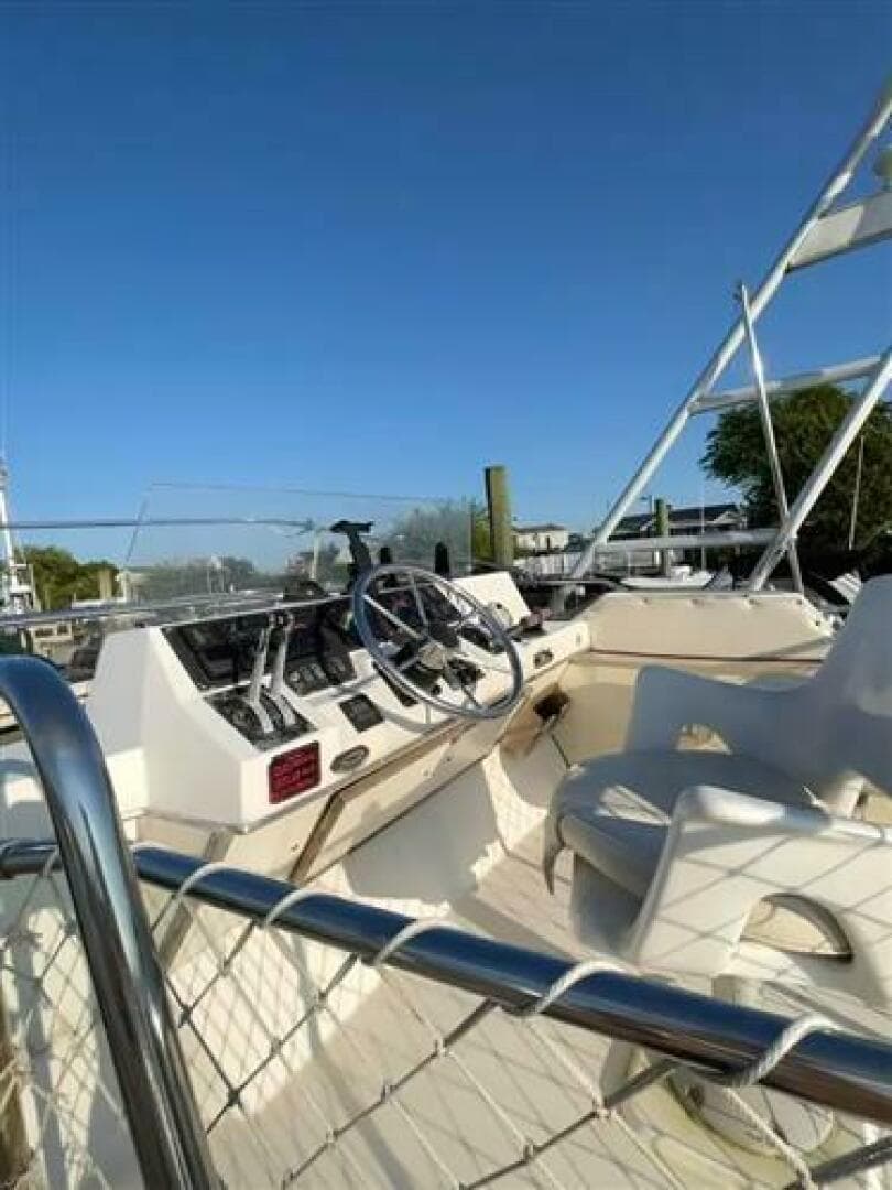 1987 Bayliner 3460 — photo 8