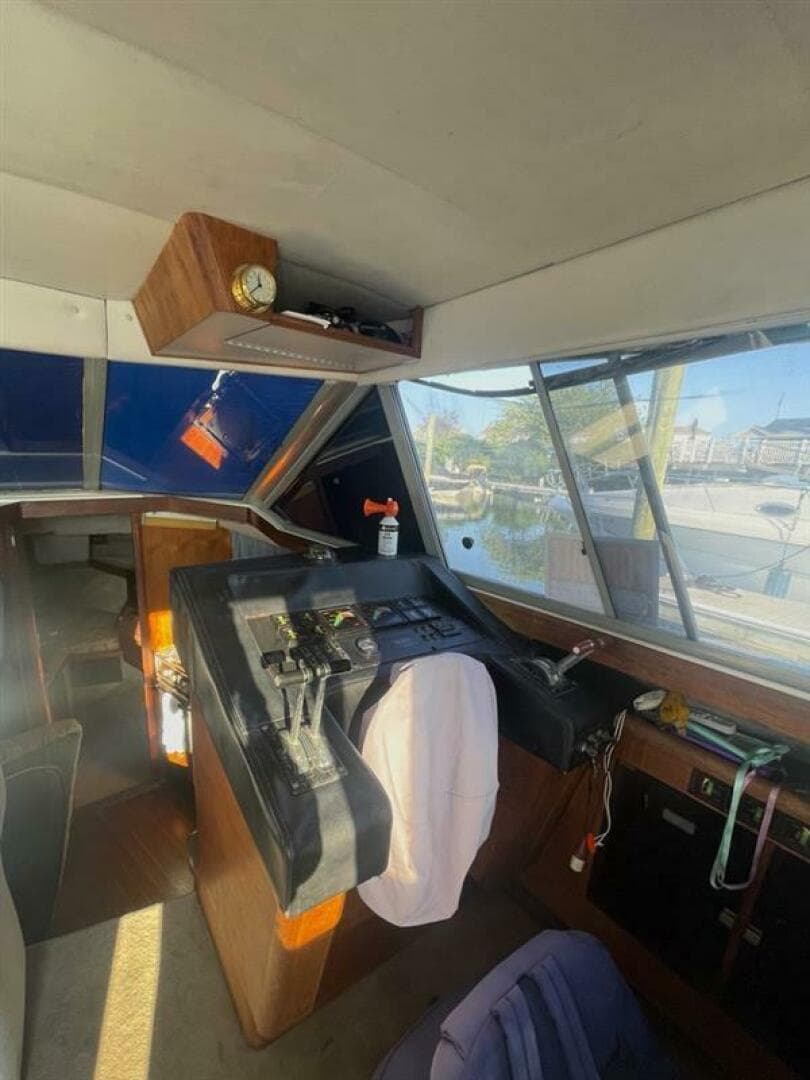 1987 Bayliner 3460 — photo 4