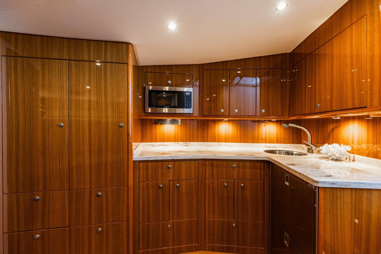 2020 Viking 46 Billfiish — photo 11