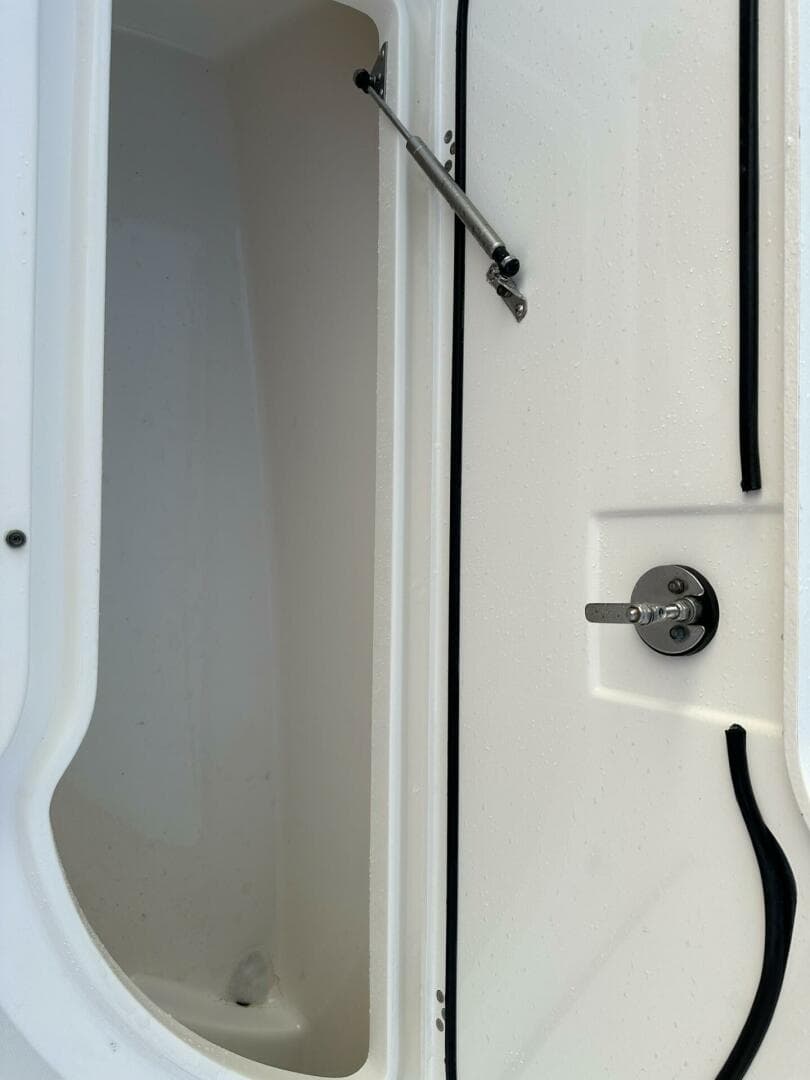 2009 Edgewater 318 CC — photo 14