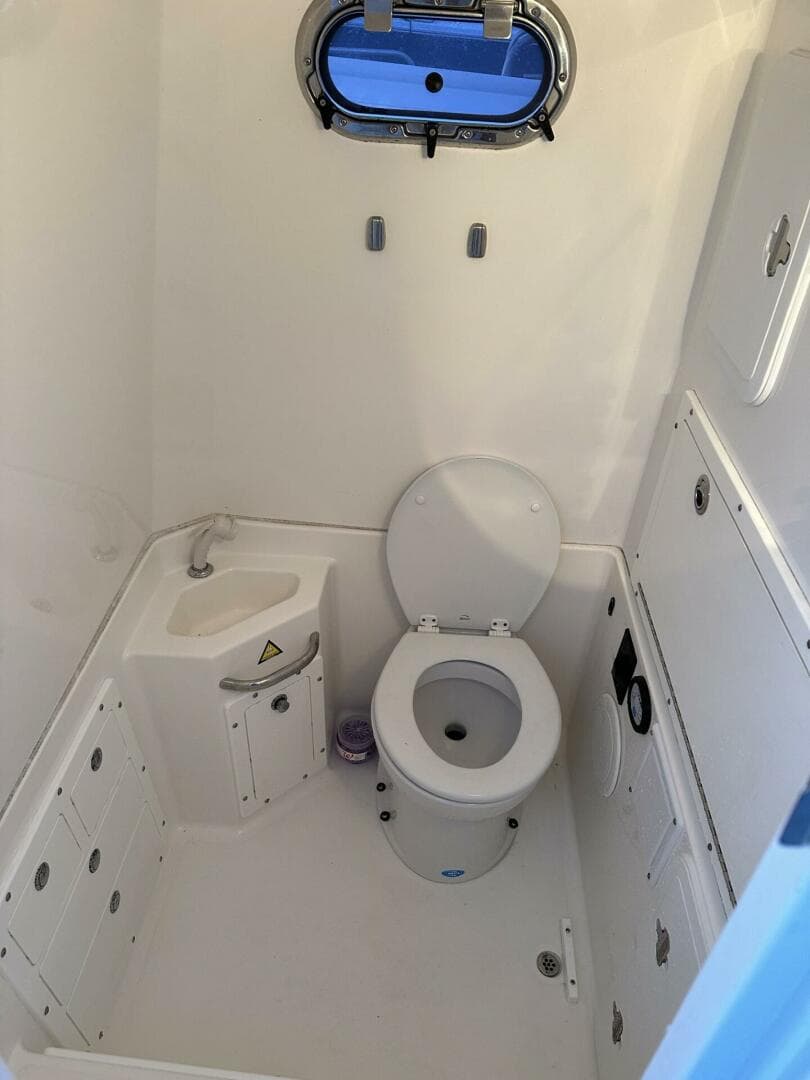 2009 Edgewater 318 CC — photo 22