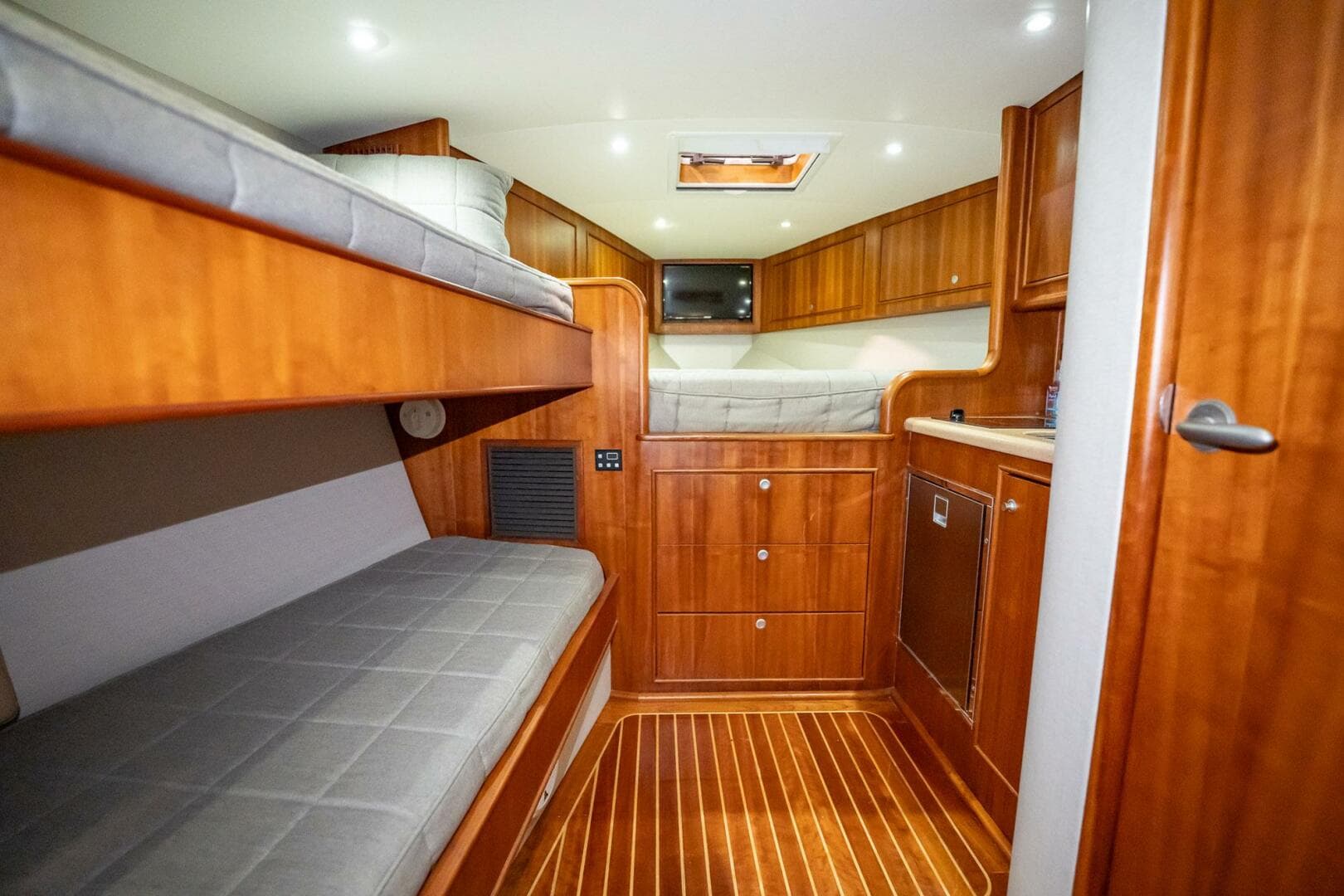 2012 Winter Custom Yachts 38 Express — photo 6