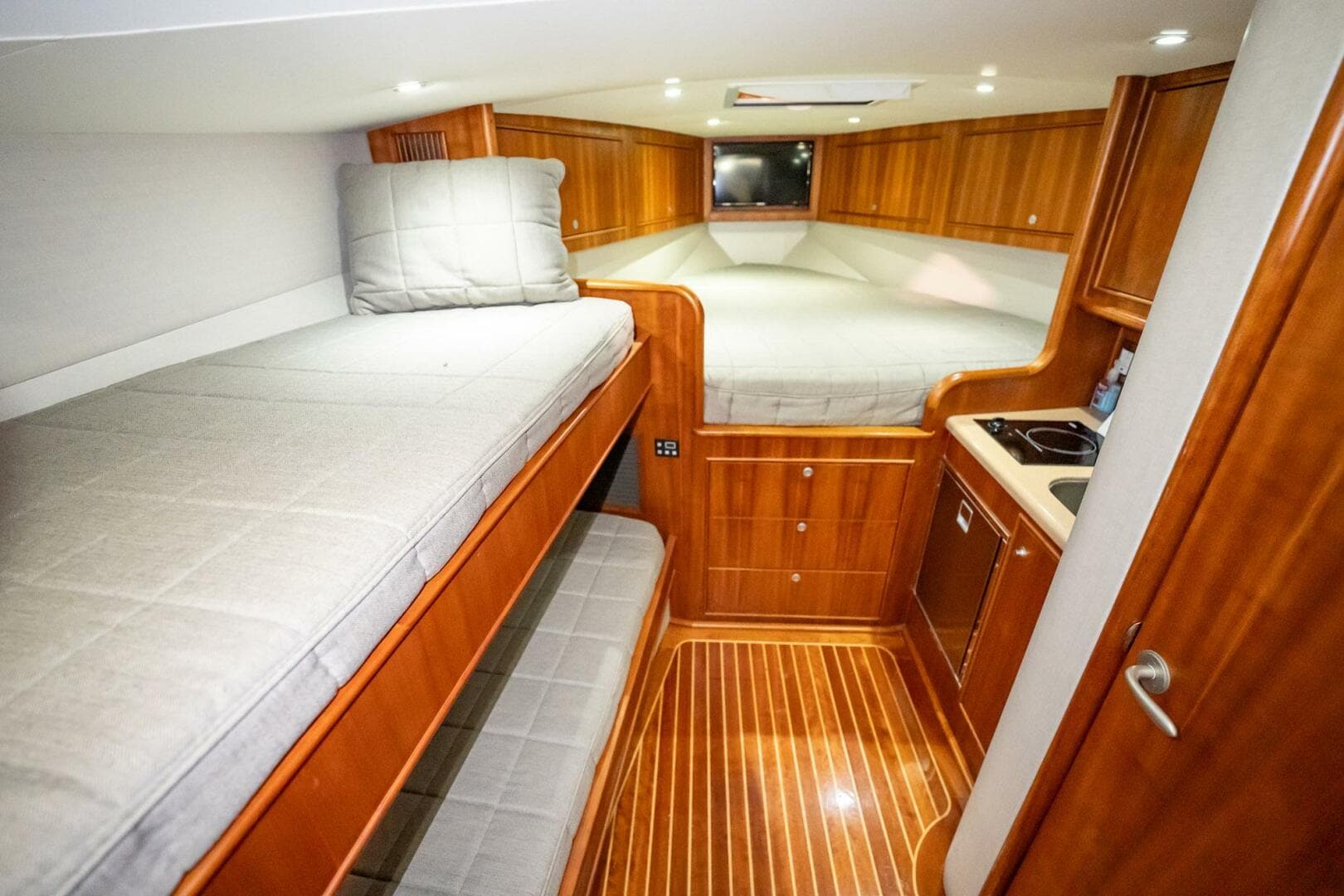 2012 Winter Custom Yachts 38 Express — photo 8