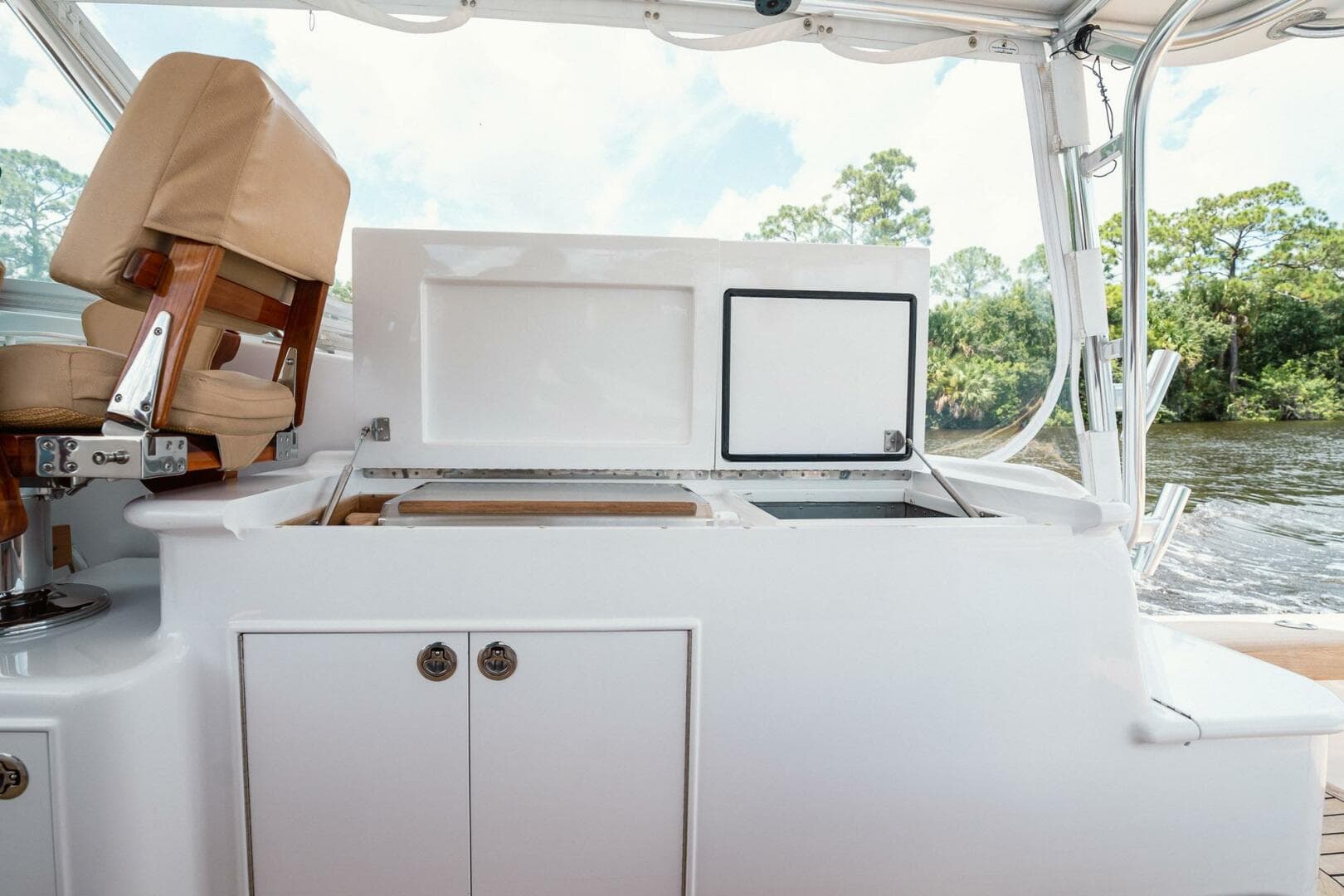 2012 Winter Custom Yachts 38 Express — photo 33