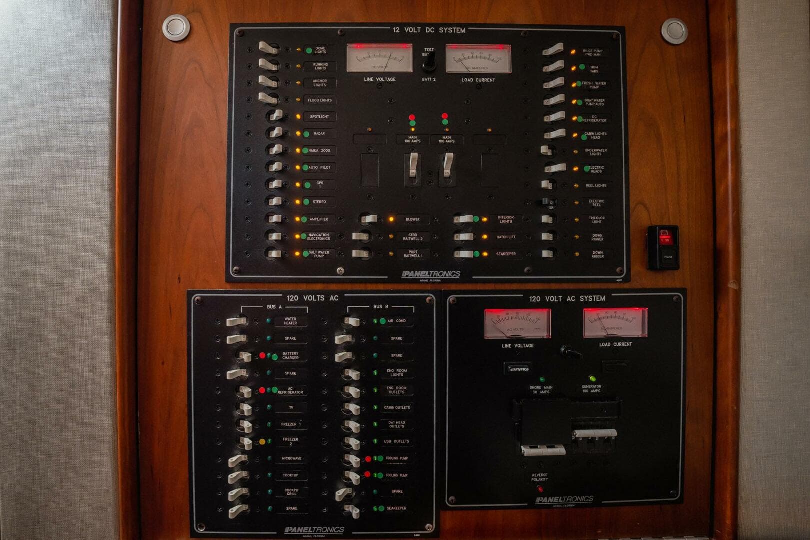 2012 Winter Custom Yachts 38 Express — photo 15