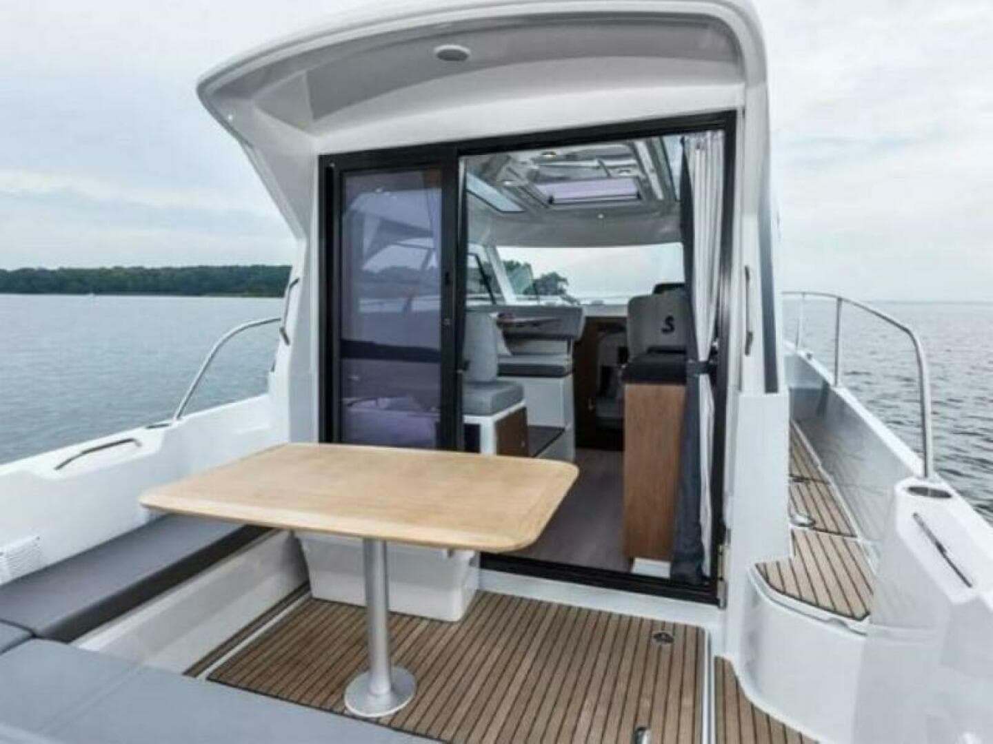 2025 Beneteau Antares 9 — photo 10