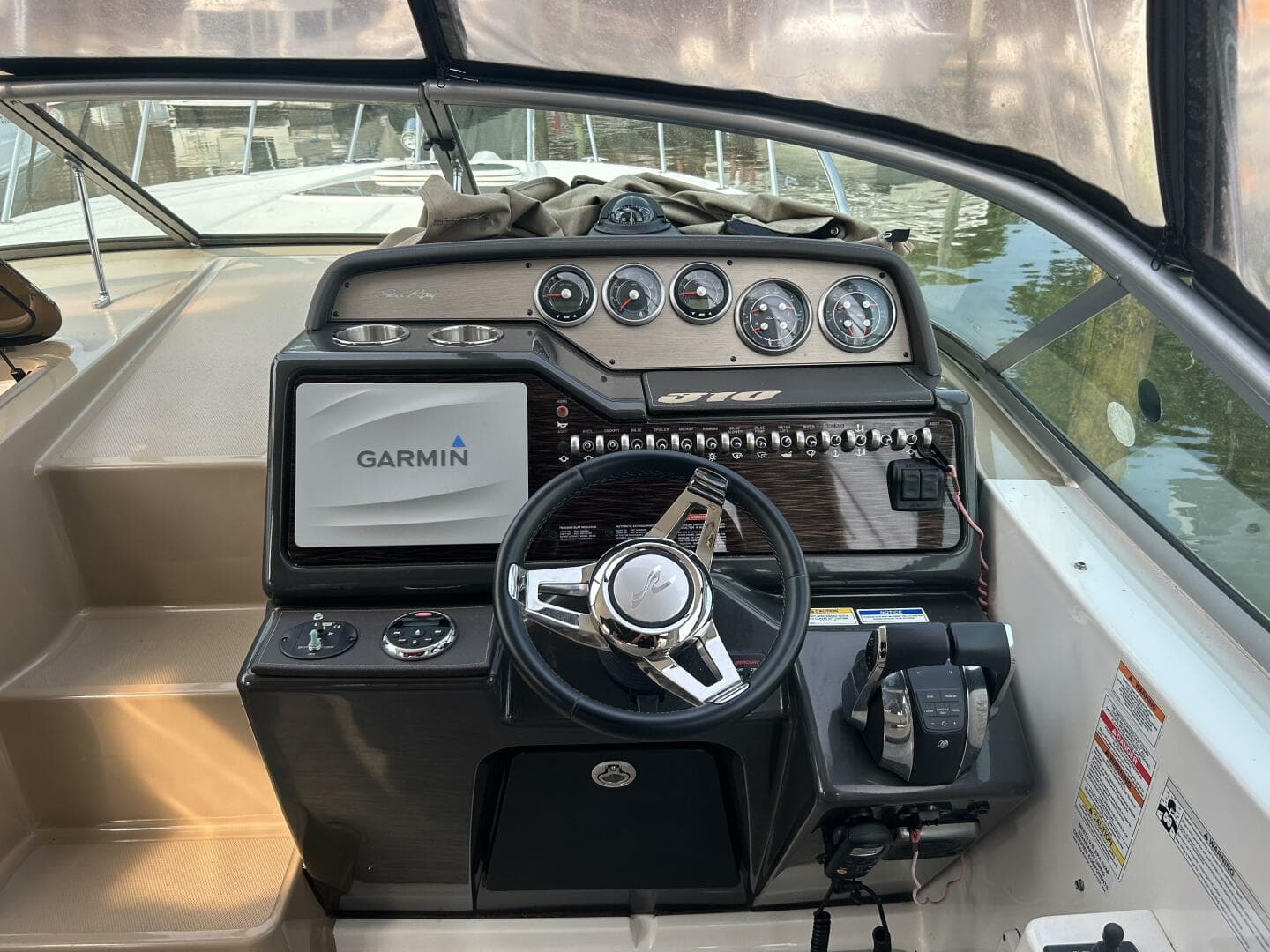 2016 Sea Ray 310 Sundancer — photo 7