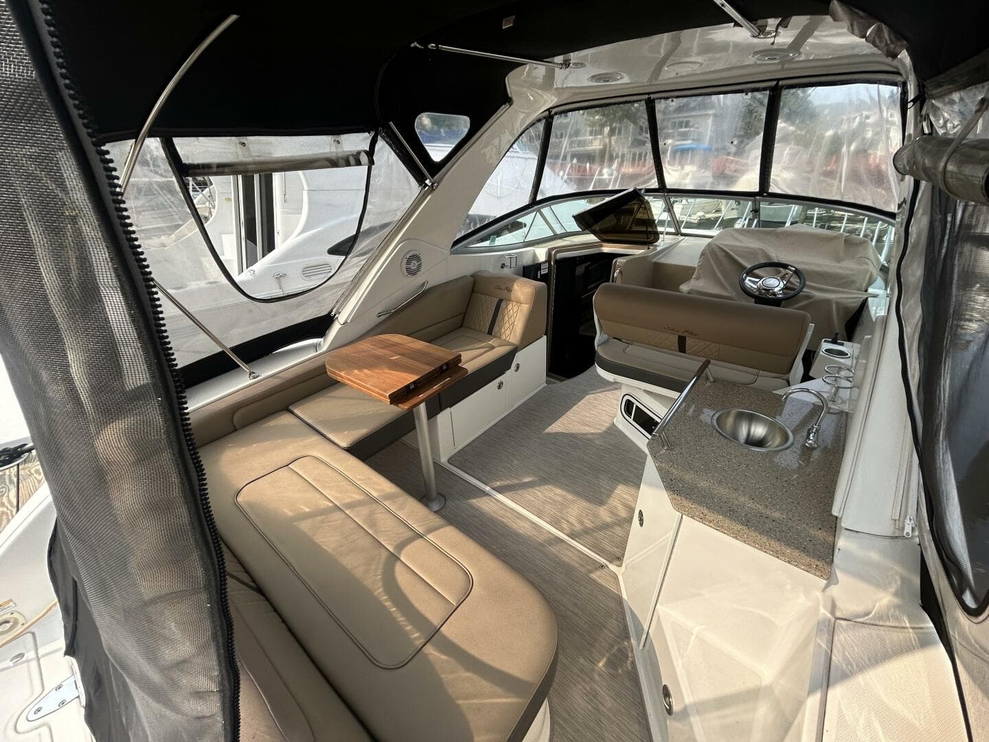 2016 Sea Ray 310 Sundancer — photo 4