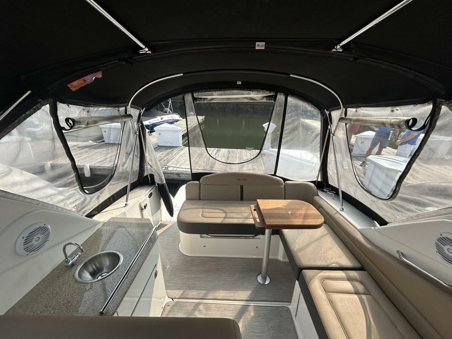 2016 Sea Ray 310 Sundancer — photo 6