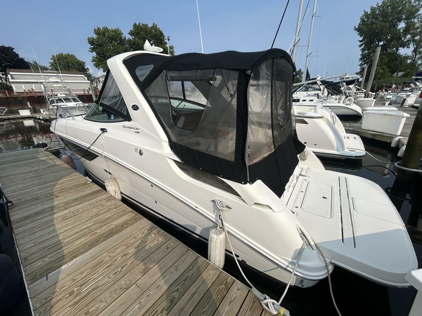 2016 Sea Ray 310 Sundancer — photo 2