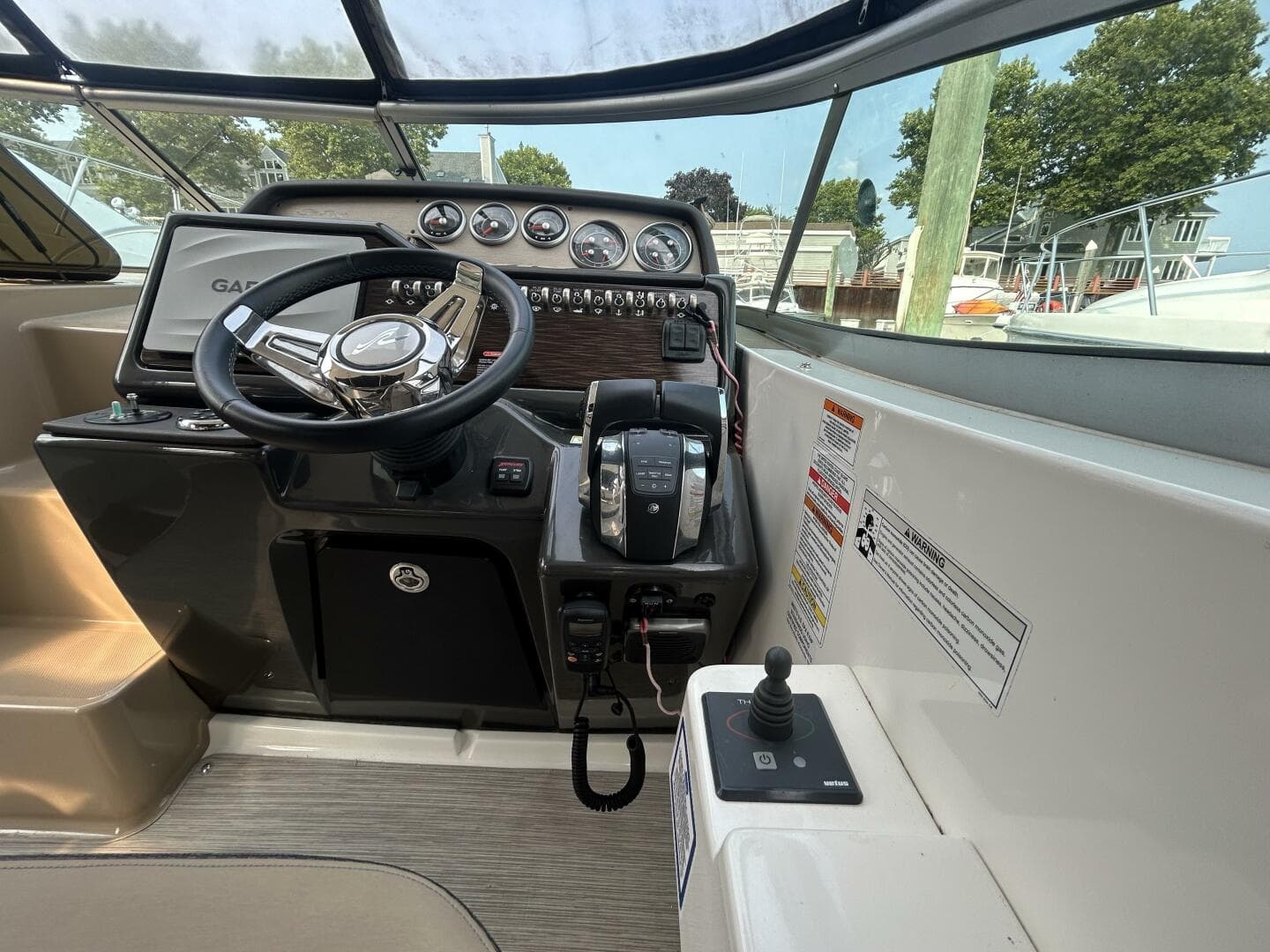 2016 Sea Ray 310 Sundancer — photo 8