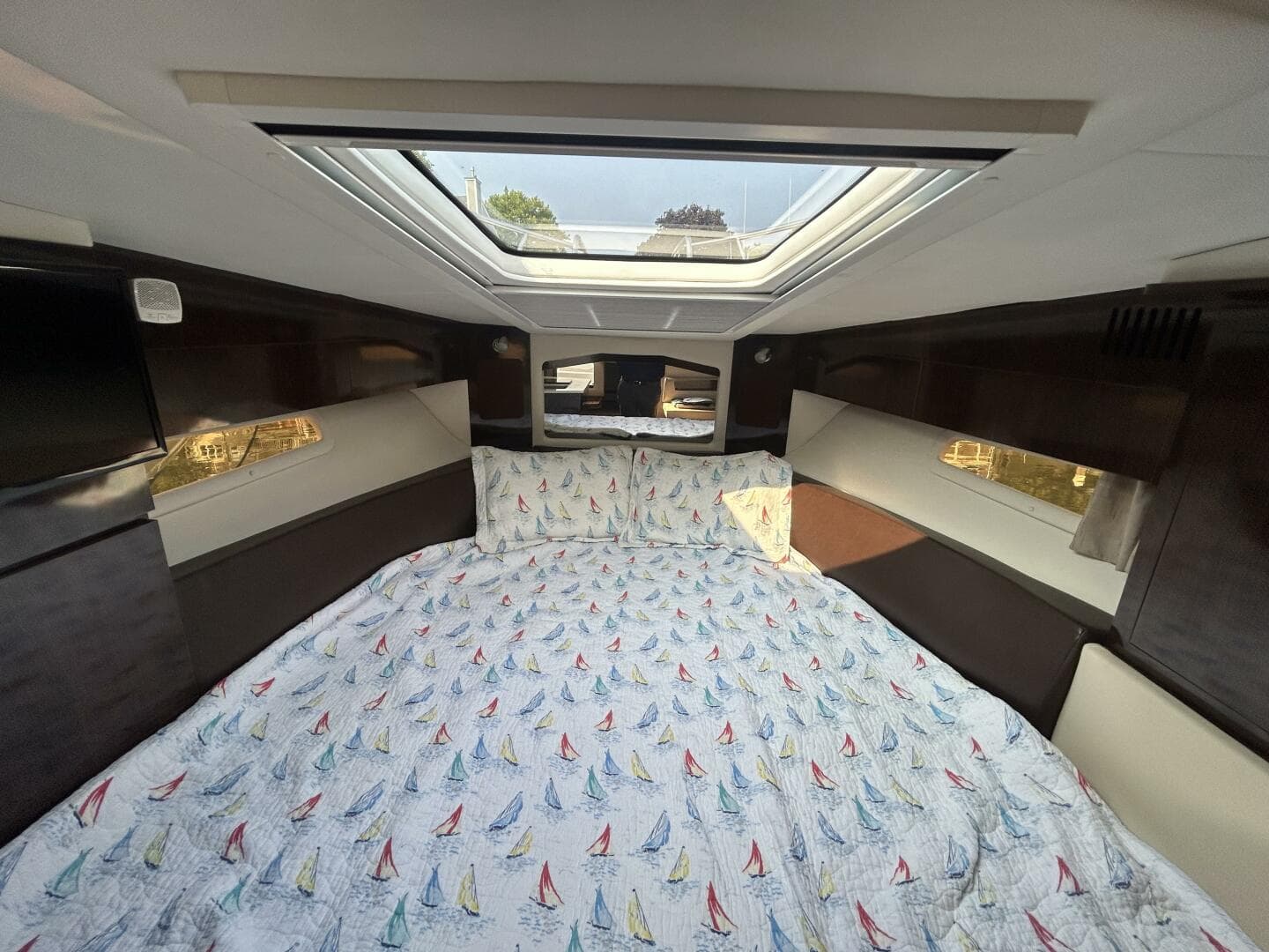 2016 Sea Ray 310 Sundancer — photo 19