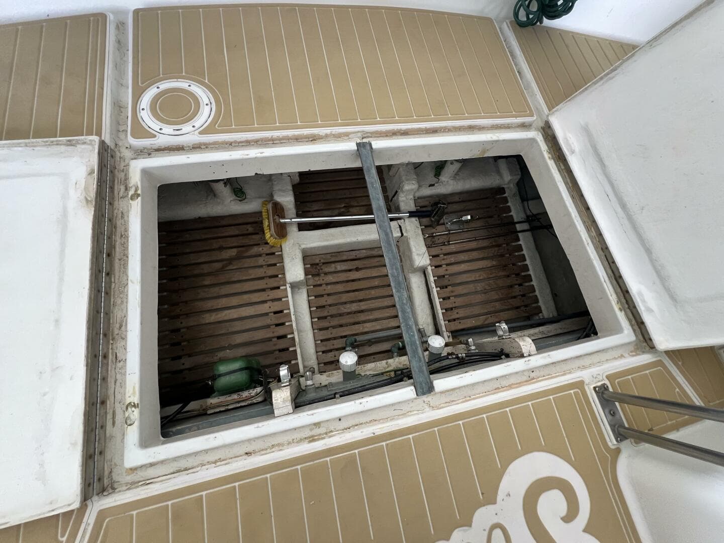 1985 Grand Banks 36 — photo 38