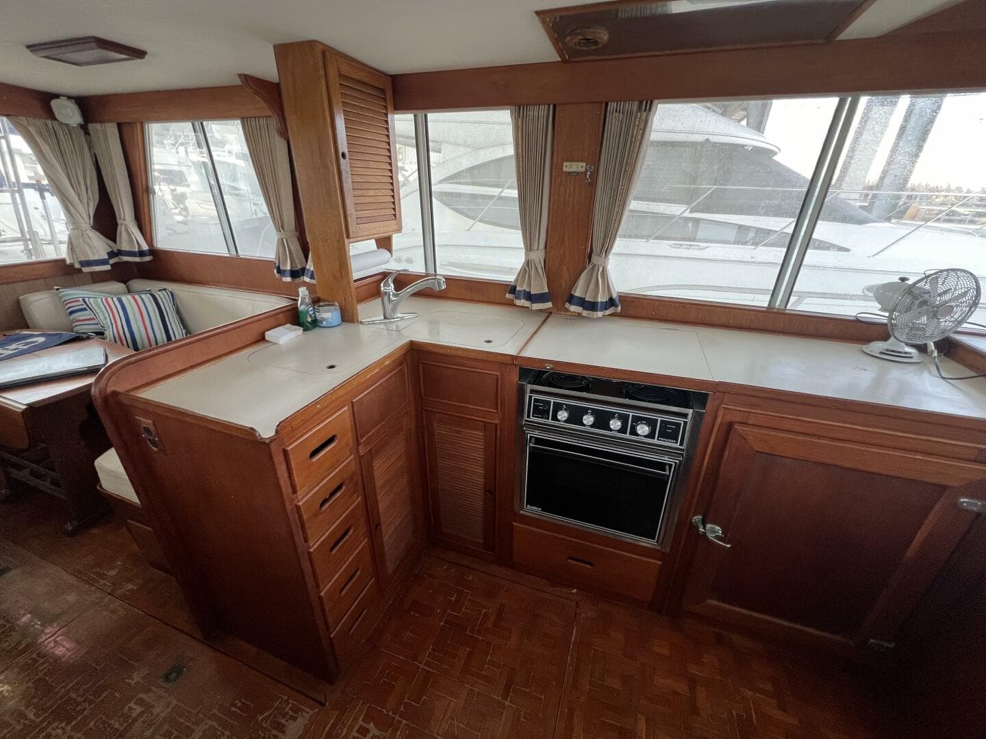 1985 Grand Banks 36 — photo 20