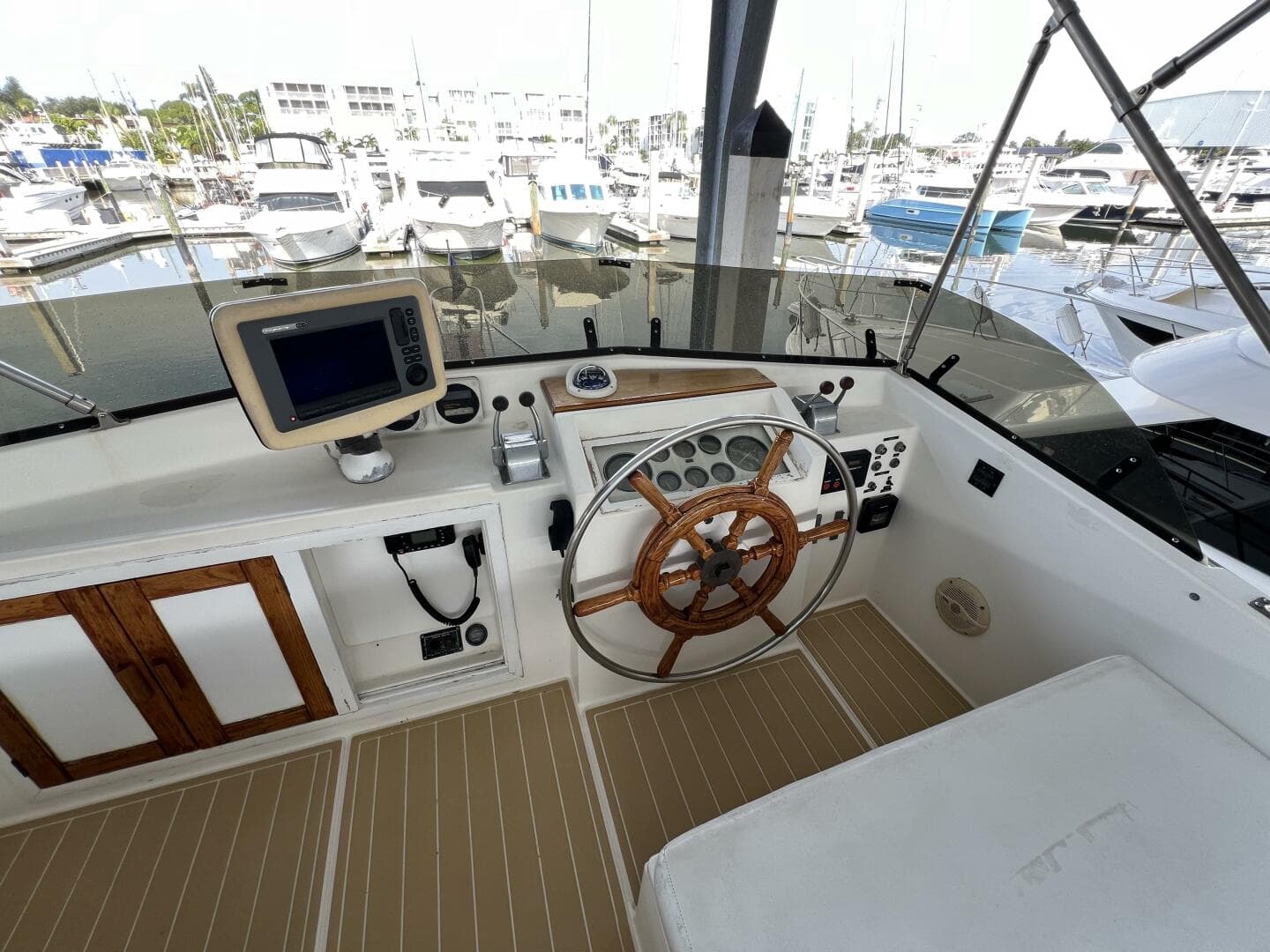 1985 Grand Banks 36 — photo 33