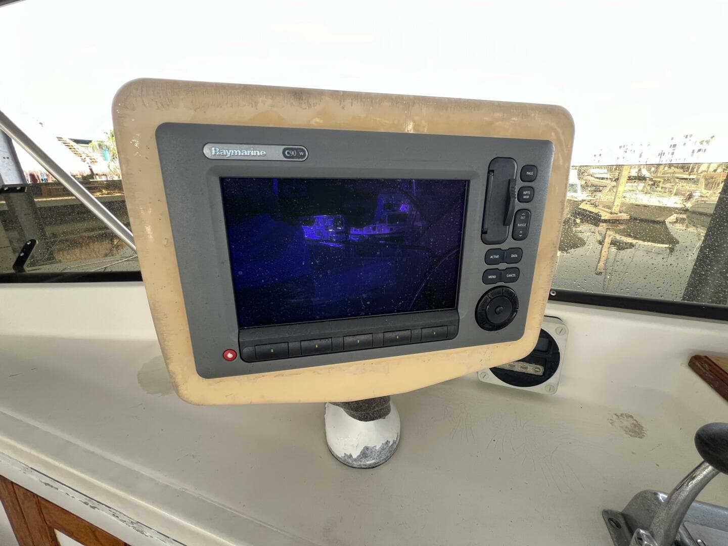 1985 Grand Banks 36 — photo 34