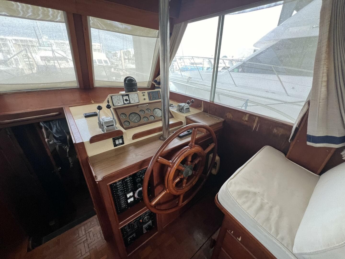 1985 Grand Banks 36 — photo 14