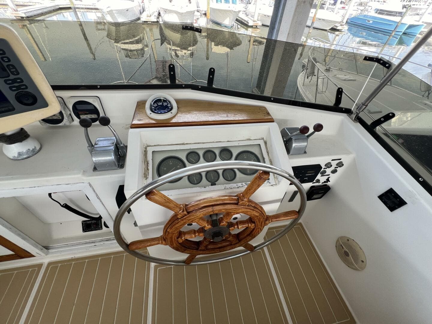 1985 Grand Banks 36 — photo 35