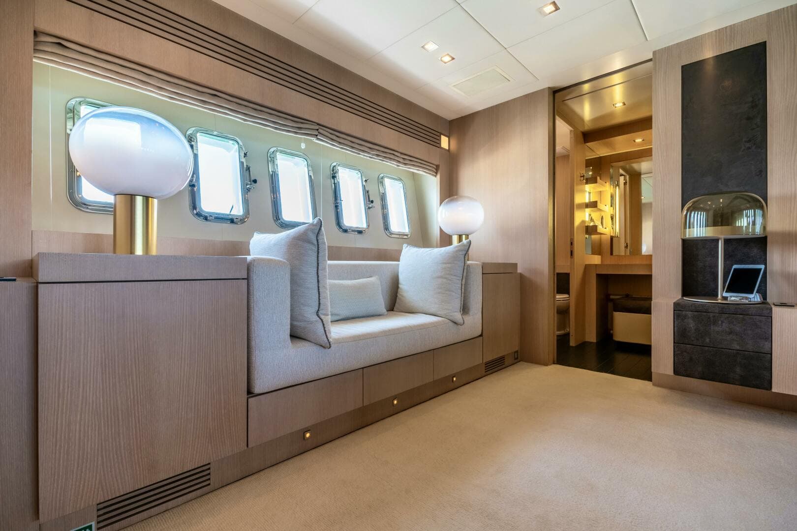 2005 Overmarine Mangusta 108 — photo 28