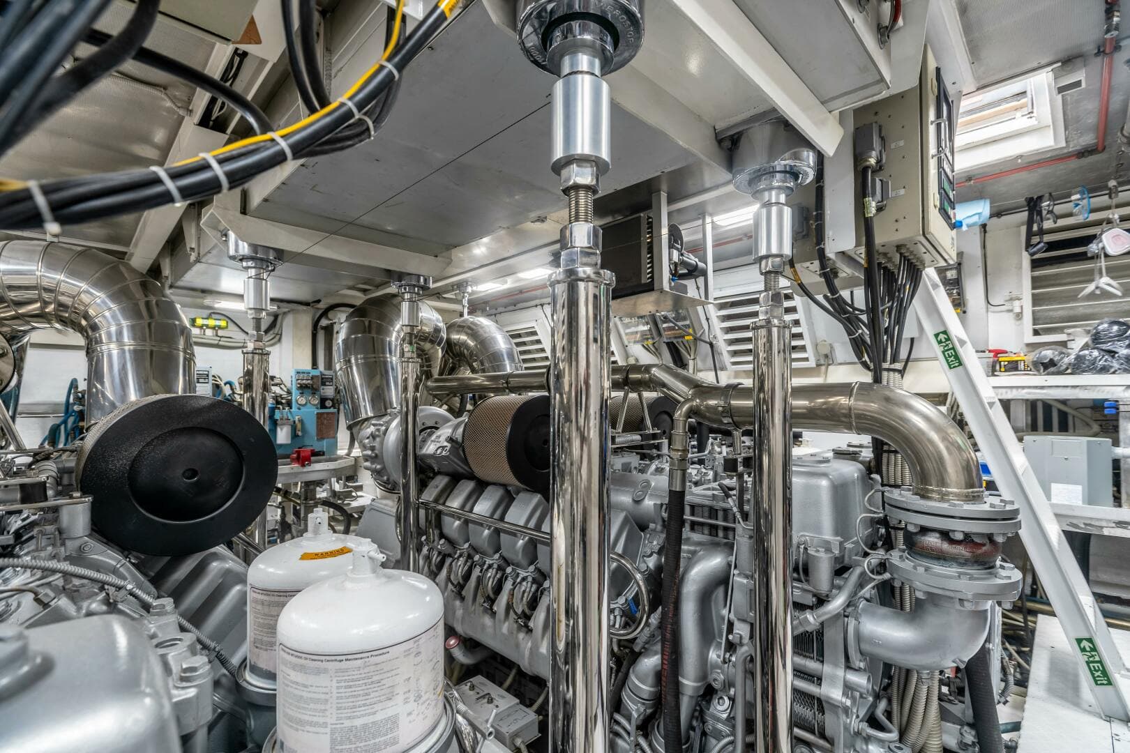 2005 Overmarine Mangusta 108 — photo 49