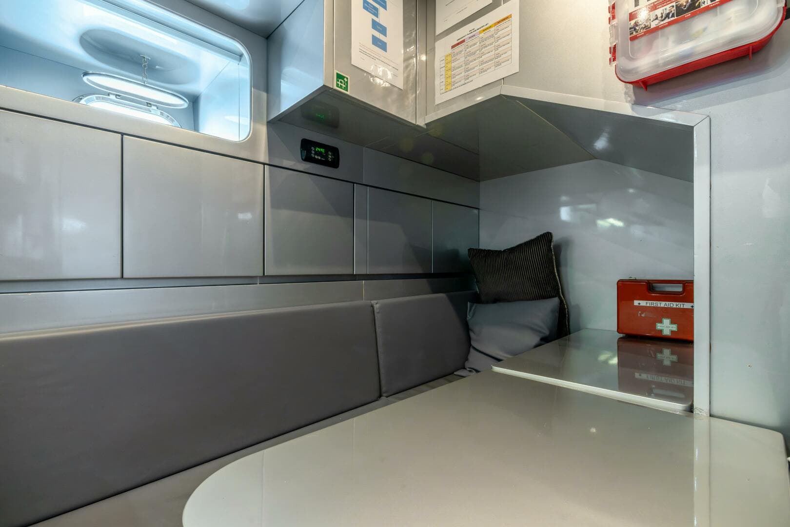 2005 Overmarine Mangusta 108 — photo 44