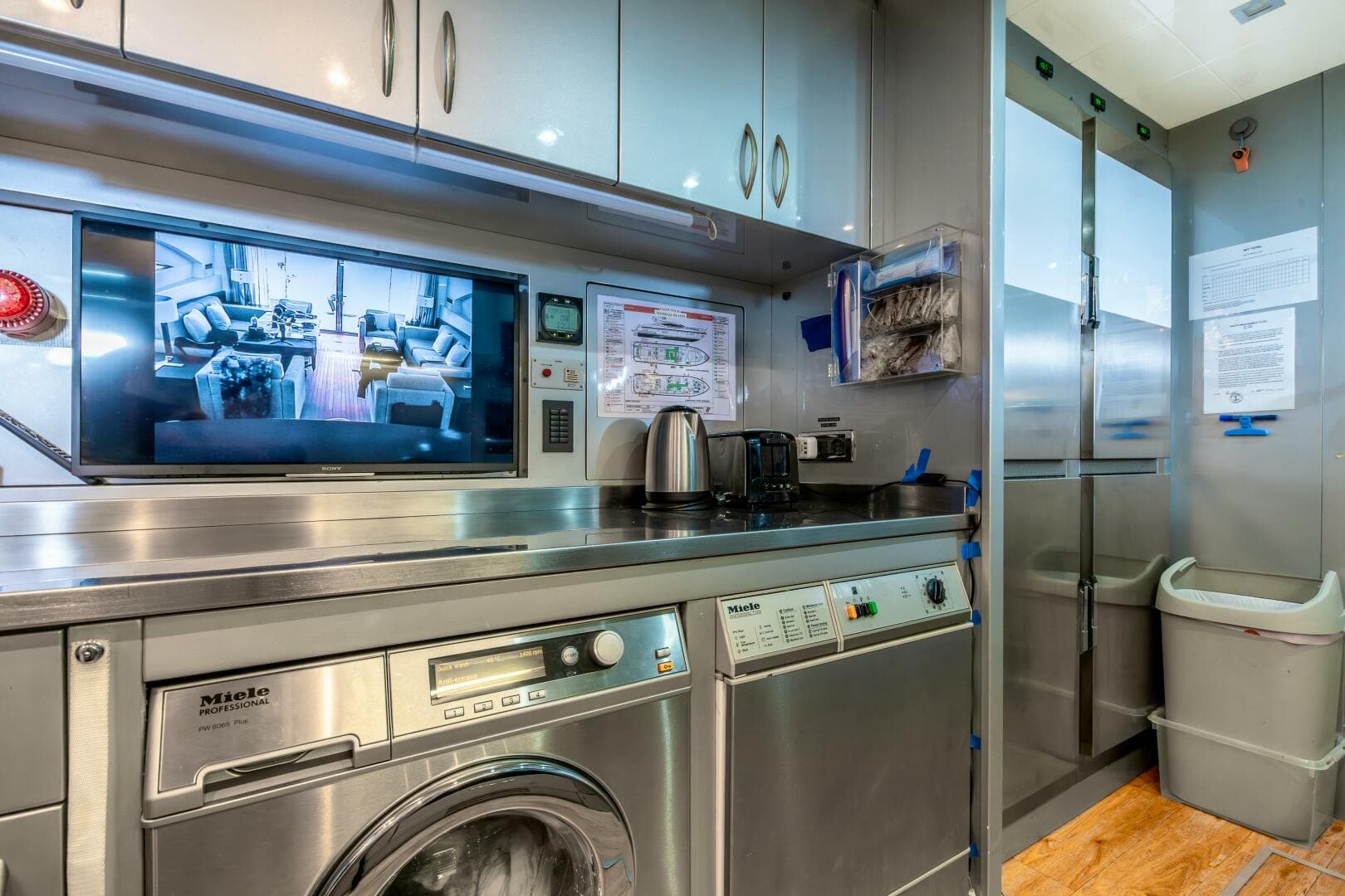 2005 Overmarine Mangusta 108 — photo 42