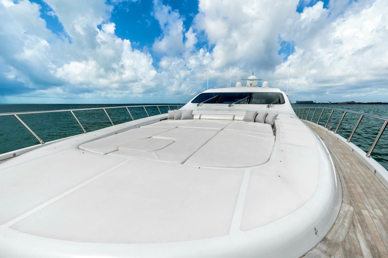 2005 Overmarine Mangusta 108 — photo 13