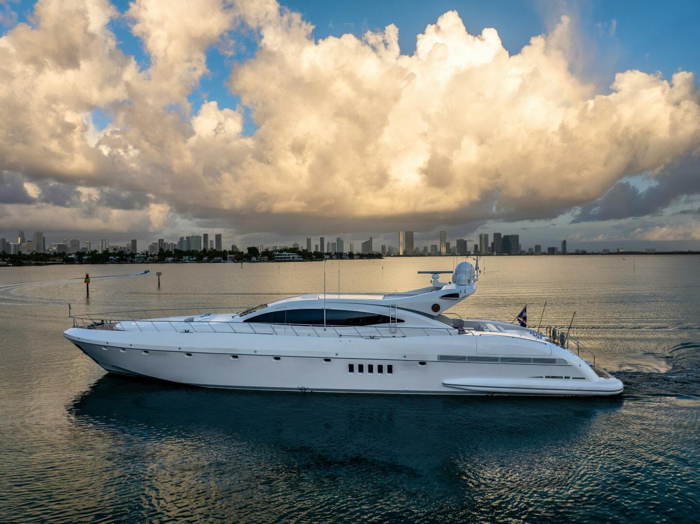 2005 Overmarine Mangusta 108 — photo 2