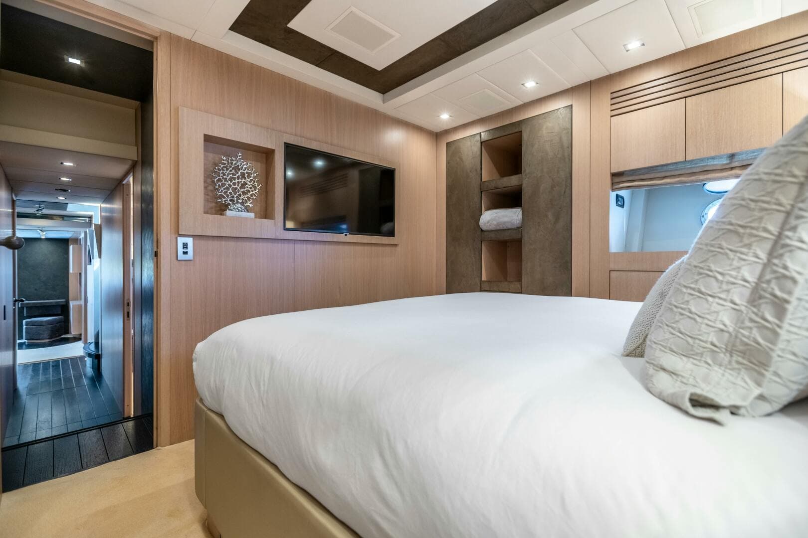 2005 Overmarine Mangusta 108 — photo 32