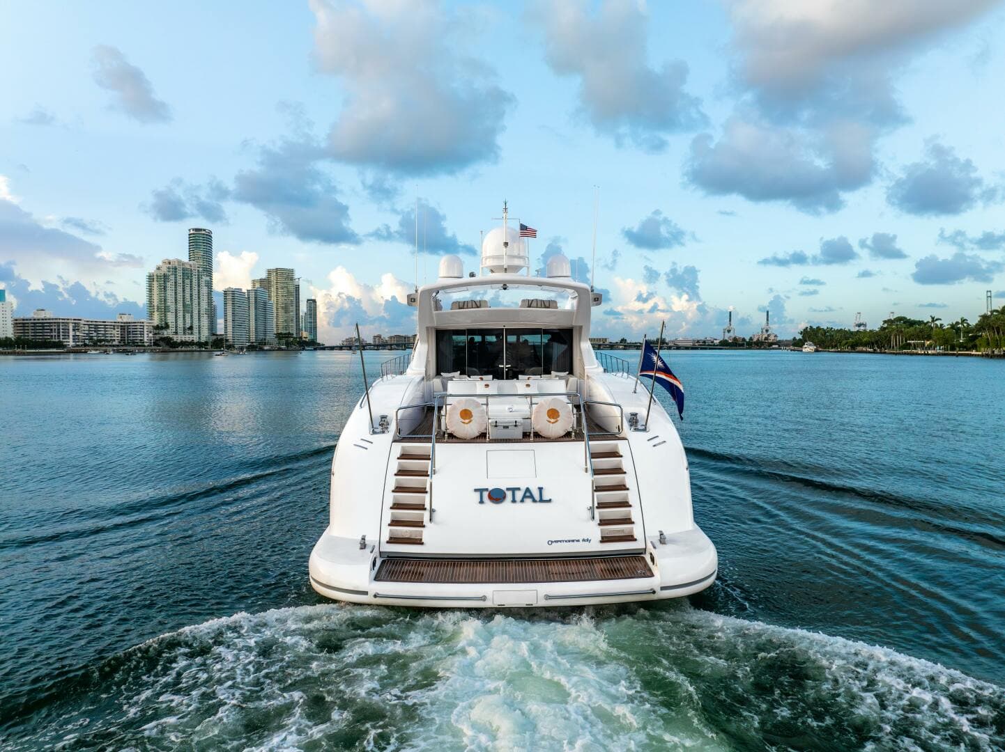 2005 Overmarine Mangusta 108 — photo 3